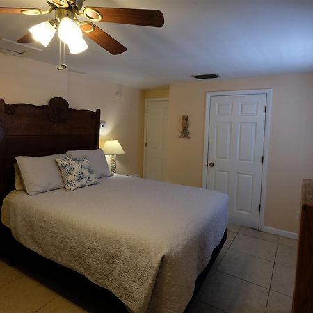 Seahorse Cottages - Adults Only Sanibel Exterior photo
