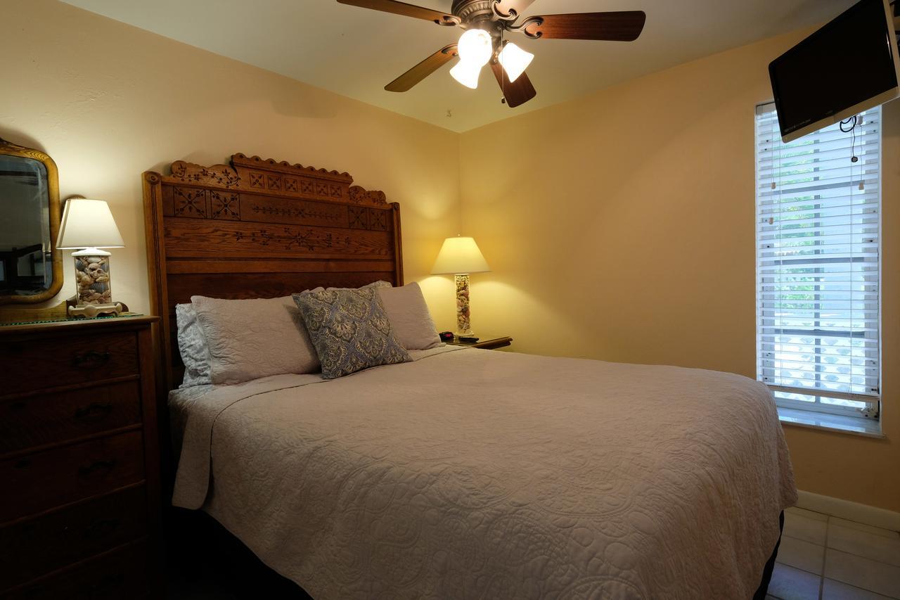 Seahorse Cottages - Adults Only Sanibel Exterior photo