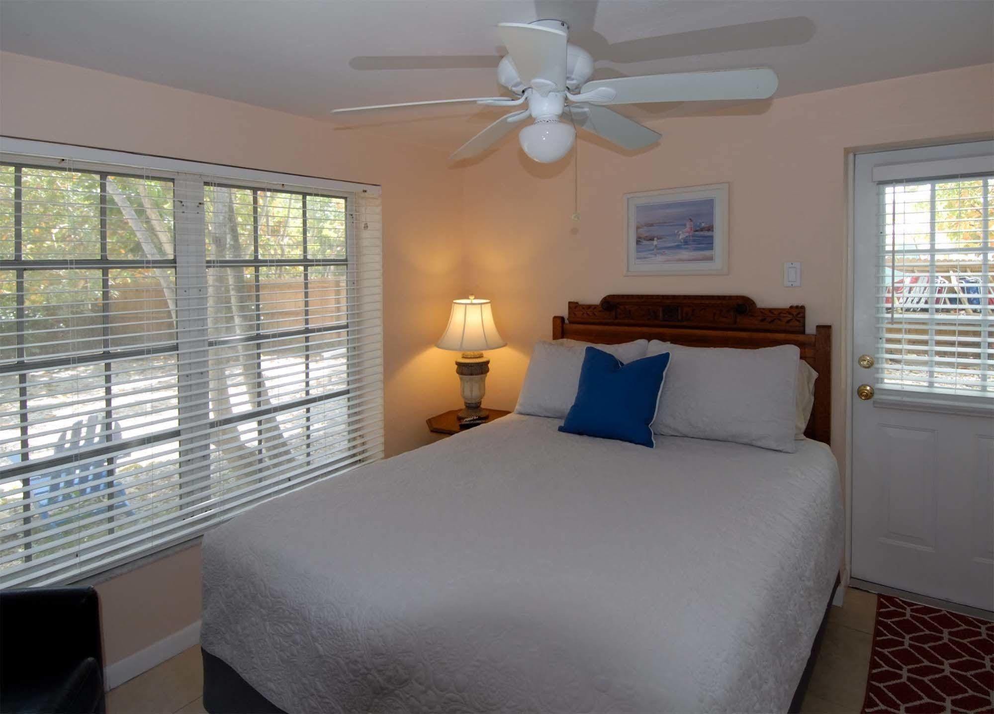 Seahorse Cottages - Adults Only Sanibel Exterior photo