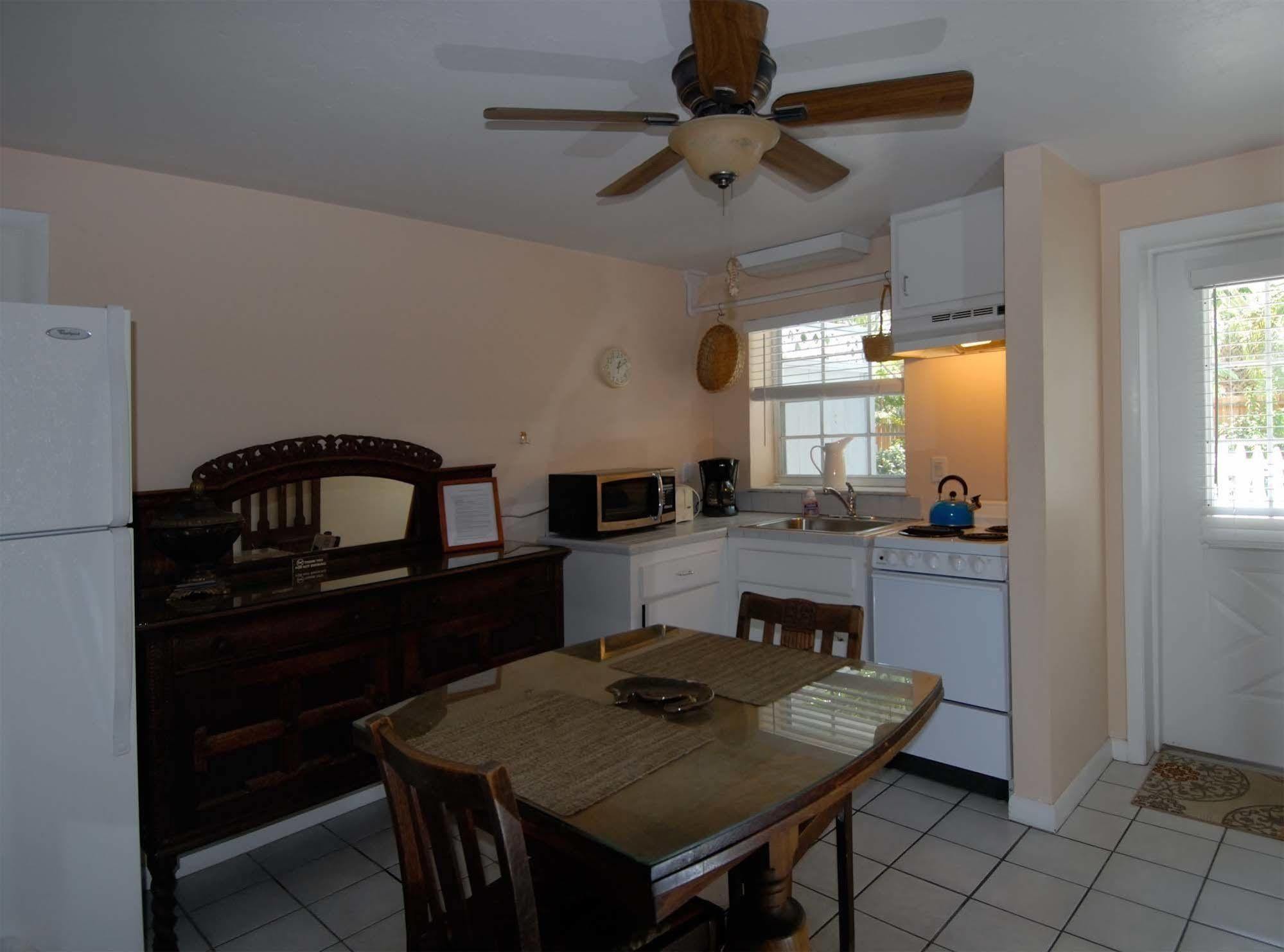 Seahorse Cottages - Adults Only Sanibel Exterior photo