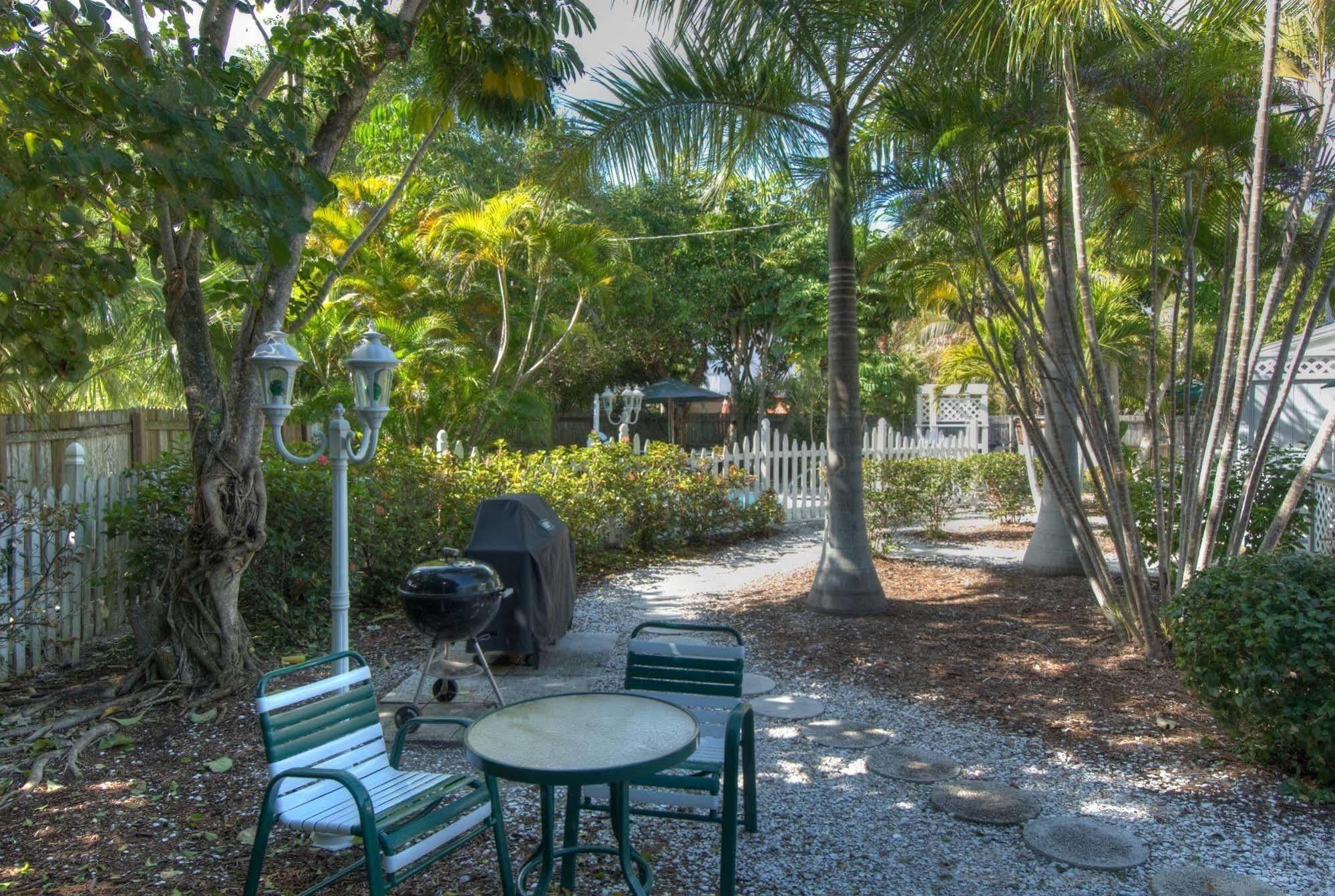 Seahorse Cottages - Adults Only Sanibel Exterior photo