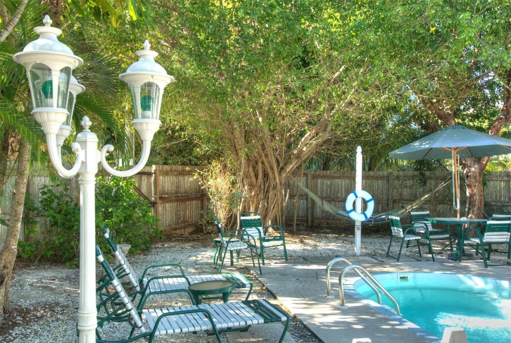 Seahorse Cottages - Adults Only Sanibel Exterior photo
